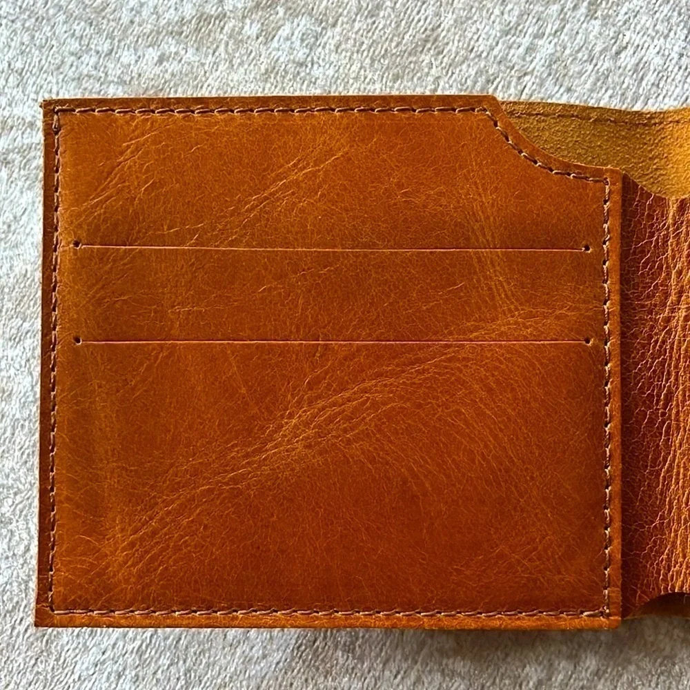 NWOT Genuine Leather Men’s Bifold Wallet Cognac Vintage Slim Minimalist